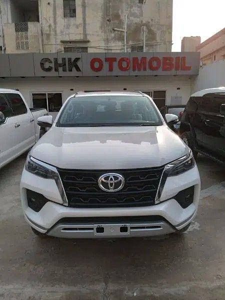 New Fortuner, Car Obsession, Kasavu Saree, Toyota Fortuner, Chill Photos, Hand Pictures, All Cars, Toyota Land Cruiser, Land Cruiser