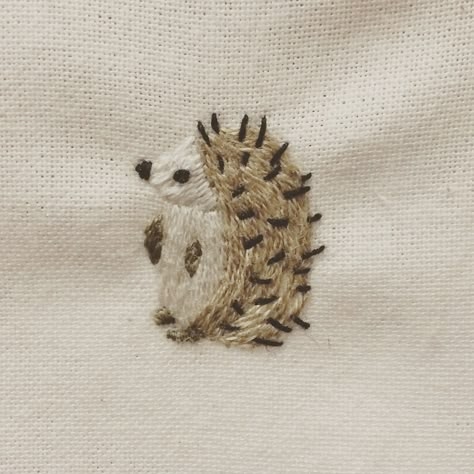 Animal Embroidery Easy, Forest Animal Embroidery, Hand Embroidered Animals, Embroidered Animals Simple, Porcupine Embroidery, Animal Embroidery Simple, Embroidery Animals Easy, Hand Embroidery Animals, Embroidery Hedgehog