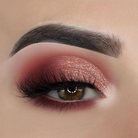 Rose Gold Eye Makeup, Halloweenský Makeup, Make Up Designs, Gold Eyeliner, Make Up Gold, Mekap Mata, Makeup Sephora, Gold Eye Makeup, Rose Gold Makeup