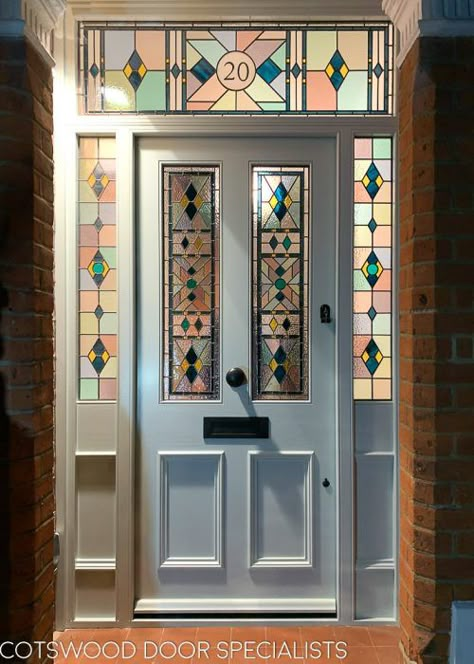 Stained Glass Front Door, Victorian Front Door, Victorian Doors, Victorian Front Doors, Beautiful Front Doors, Victorian Door, Stained Glass Door, Hallway Designs, Front Door Ideas