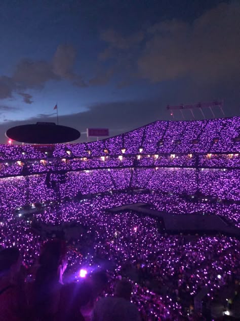 Taylor Swift Concert Aesthetic, The Eras Tour Aesthetic, Concert Taylor Swift, Eras Tour Aesthetic, Stadium Concert, Taylor Concert, Tour Aesthetic, Concert Lights, Coldplay Concert