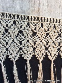 Italian Needlework: Macramè from Chiavari Simpul Makrame, Pola Macrame, Makramee Diy, Macrame Lace, Macrame Knots Pattern, Macrame Wall Hanging Patterns, Macrame Curtain, Macrame Hanger, Macrame Knot