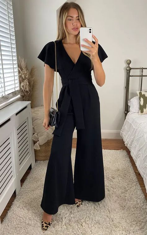 Chloe Jumpsuit Black | Edie b. | SilkFred Black Jumpsuit Outfit, Classy Jumpsuit, Jumpsuit Outfits, Cocktail Outfit, Casual Chique, Wedding Jumpsuit, Jumpsuit Chic, Culotte Jumpsuit, Jumpsuit Outfit