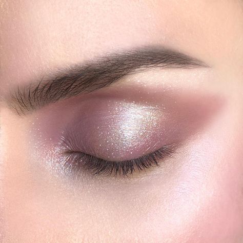 Mauve Makeup, Rosy Lips, Natural Highlights, Makeup Hacks Tutorials, Cream Blush, Eye Makeup Tips, Hazel Eyes, Glossy Lips, Makeup Designs