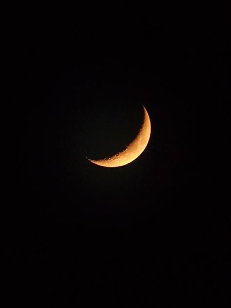 20171022 red crescent (moon) from s.korea;20-140*80 Barska binoculars Red Crescent Moon, Karina Halle, Waning Crescent Moon, Red Crescent, Waning Crescent, S Korea, Moon Photos, Red Moon, Halle