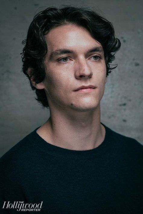 My idol man.  Actor british Fionn Whitehead Fion Whitehead, Dark Wavy Hair, Fionn Whitehead, Large Nose, Man Actor, Louis Garrel, Hair Green Eyes, Character Inspiration Male, Photo Portfolio