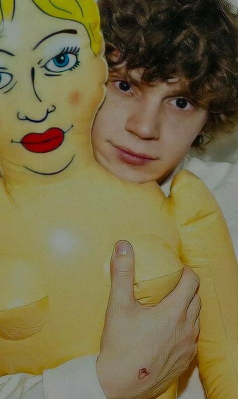 Evan Peters American Flag, Evan Peters Doll, Evan Peters Laptop Wallpaper, Evan Peters Boyfriend Material Wallpaper, Evan Peters Characters, Evan Peters Blow Up Doll, Evan Peters Freakshow, Evan Peters Silly, Evan Peters Eyes