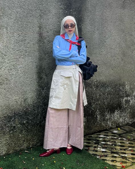 I feel like a scout girl 👧🏻 outfit deetz shirt —— @boneusstudios scarf —— @pedasss.atelier wrap skirt —— @cyawardrobe pants —— @boneusstudios shoes —— @berlynnshoes bag —— @pyn.daily . . . . . . . scout girl inspired. office outfit. wrap skirt over pants. outfit repeater. layering. Skirt Over Pants Outfits, Pants Under Skirt, Hijab Wardrobe, Skirt With Pants, Skirt Over Pants, Outfit Repeater, Street Skirt, The Vessel, Office Outfit