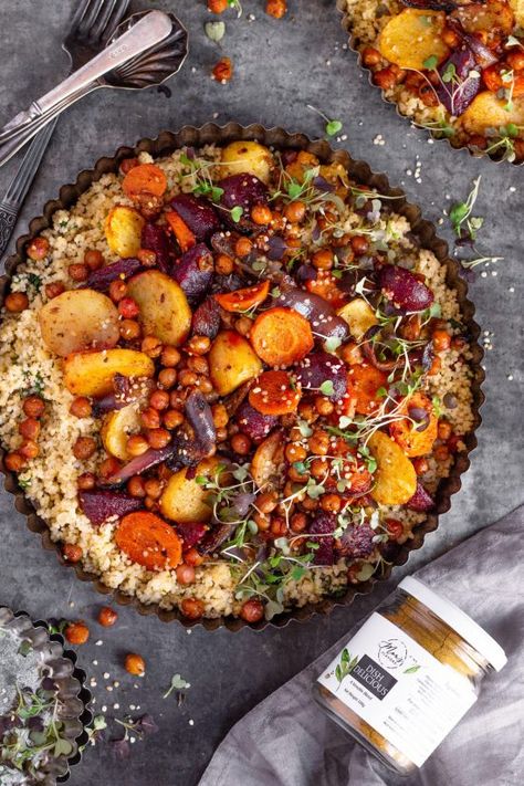 This millet salad is packed with seasonal colorful vegetables and flavored with the most aromatic spice blend Dish Delicious. I am sharing this Autumn inspired salad using millet as there are not many recipes around this underestimated grain. Millet comes in FOH MAP grain list which means food that comes… Millet Salad Recipes, Salad With Roasted Veggies, Millet Salad, Millets Recipes, Beetroot Recipe, Pickled Olives, Beetroot Recipes, Pan Fried Fish, Millet Recipes