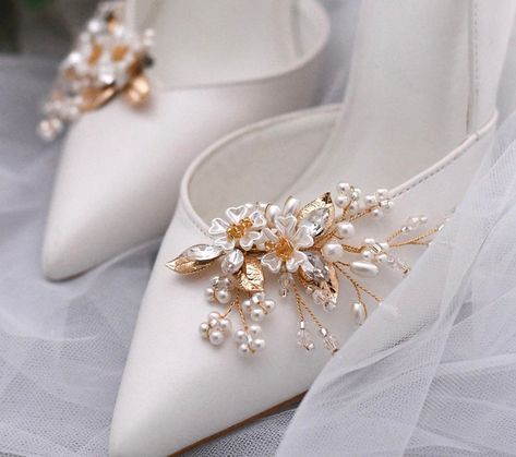 10 Minimalist Classic Wedding, Engagement Shoes, Wedding Dress Girl, Kasut Tumit Tinggi, Pearl Shoes, Beaded Shoes, White Wedding Shoes, Flower Shoes, Rhinestone Shoes