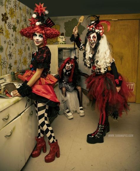 Circus Costumes Women, Creepy Photoshoot, Cute Clown Costume, Evil Clown Costume, Clown Photo, Pierrot Costume, Scary Clown Costume, Clown Costume Women, Creepy Clowns