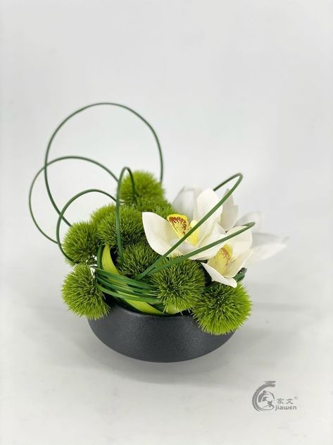 Green Floral Arrangements, Corporate Flower Arrangements, Tulip Arrangement, Grocery Store Flowers, Contemporary Flower Arrangements, Floral Art Arrangements, Modern Floral Arrangements, Modern Arrangements, Hotel Flowers