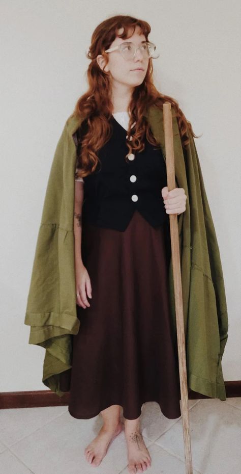 Hobbit Female Costume, Hobbit Costume Ideas, Hobbit Girl Costume, Easy Hobbit Costume, Hobbit Cosplay Female, Female Hobbit Costume, Hobbit Attire, Hobbit Costume Female, Hobbit Core Outfits