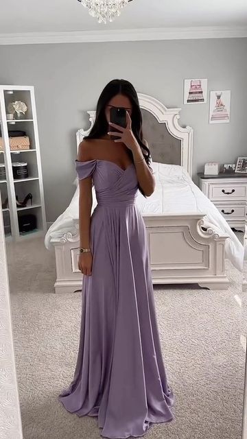 Vestido Color Lila, Classy Prom, Deb Dresses, Classy Prom Dresses, Stunning Prom Dresses, Elegant Prom Dresses, Prom Dress Inspiration, Cute Prom Dresses, Pretty Prom Dresses