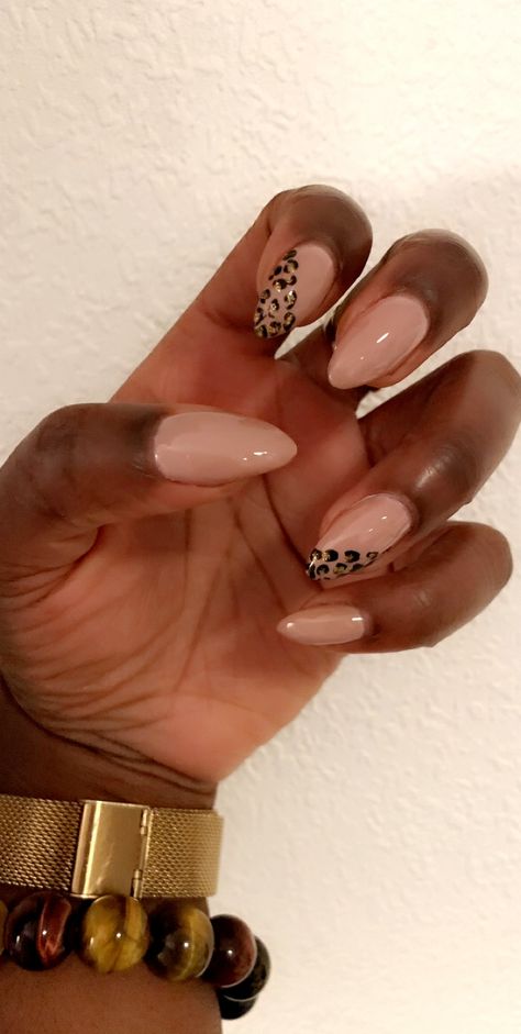 Nails Inspiration Leopard Print, Short Coffin Shape Nails Fall, Jaguar Nail Designs, Leopard Toe Nail Designs, Leapord Nails Acrylic, Oval Nail Ideas, Brown Nails Cheetah, Nude Nails Black Women, Almond Lepord Nails