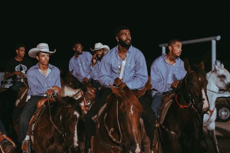 New York Times photojournalist Ivan McClellan had been practicing photography for nearly a decade and had yet to find a subject matter he truly... Black Rodeo, K Michelle, Daughter Photography, Real Cowboys, Cowboy Aesthetic, Black Cowboys, Travel Noire, Pony Express, Black Cowboy