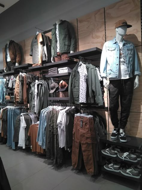 Store Interior - Props/Marketing/Signage Clothes Store Design, Denim Display, Visual Merchandising Fashion, Ideas For Clothes, Fashion Store Design, Clothing Store Displays, Clothing Store Interior, Clothing Store Design, Store Design Boutique