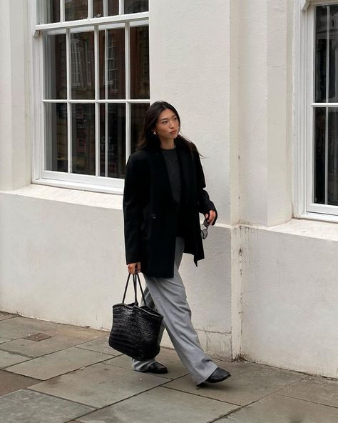 Michelle Lin (@michellelin.lin) • Instagram photos and videos Michelle Lin, Daniel Simmons, Basket Bags, Oversized Blazer, Pose Ideas, Work Outfits, Sophisticated Style, Soft Knits, Capsule Wardrobe