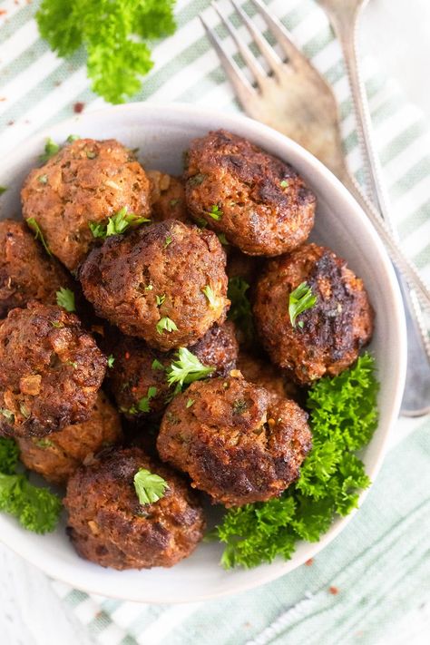 Whip up tasty meatballs without eggs! Perfect for egg allergies or dietary choices. Pan-fry for a delicious light crust. Enjoy with your favorite sauce or sides. #EggFree #Meatballs #NoEggs #EasyRecipes #FamilyFavorites #HomeCooking #ComfortFood #WeeknightDinner #SimpleCooking #SavoryMeals #DeliciousDishes #PanFried #HomemadeGoodness #TastyTreats #CookingInspiration Meatballs No Egg, Eggless Meatballs, Meatballs Without Eggs, Turkey Meatballs Without Breadcrumbs, Simple Meatballs, Egg Free Meatballs, Easy Meatballs, Buttered Vegetables, How To Make Meatballs