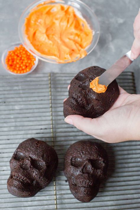 Baking Pan Recipes, Skull Cake Pan, Skull Cakes, Skull Cupcakes, Skull Cake, Pumpkin Bundt Cake, King Arthur Baking, Halloween Food Treats, Holiday Cupcakes