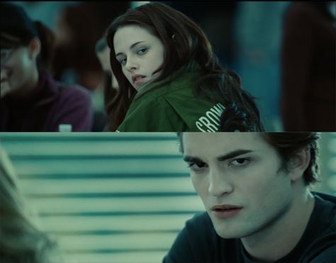 Bella (Played by Kristen Stewart) sees Edward (Played by Robert Pattinson) for the first time. I love this scene so much! The look they share is so intense and there's so much connection between them.  (Edited by me) Twilight First Movie, Twilight 2008, Twilight Fans, The Twilight Saga, Twilight Saga, Kristen Stewart, Robert Pattinson, Serie Tv, First Time