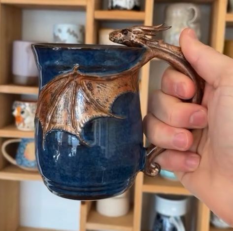 Ceramic Mug Animal, Dragon Mug Pottery, Fantasy Pottery, Dragon Ceramics, Pottery Dragon, Ceramic Ideas Pottery, Sculpted Pottery, Dragon Pottery, Dragon Clay