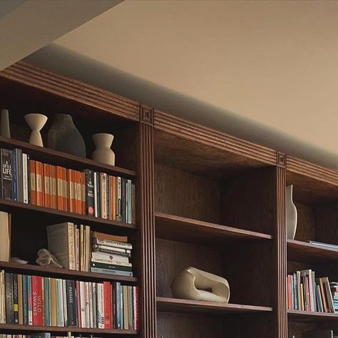 Kaykew on Instagram: "Oak veneer bookcase with solid oak fluting & walnut stain. Incredible stuff by @quanstrom_studio 🤌🏼" Oak Bookcase, Walnut Stain, Oak Veneer, Solid Oak, Dean, Mood Board, Bookcase, Walnut, Dream House