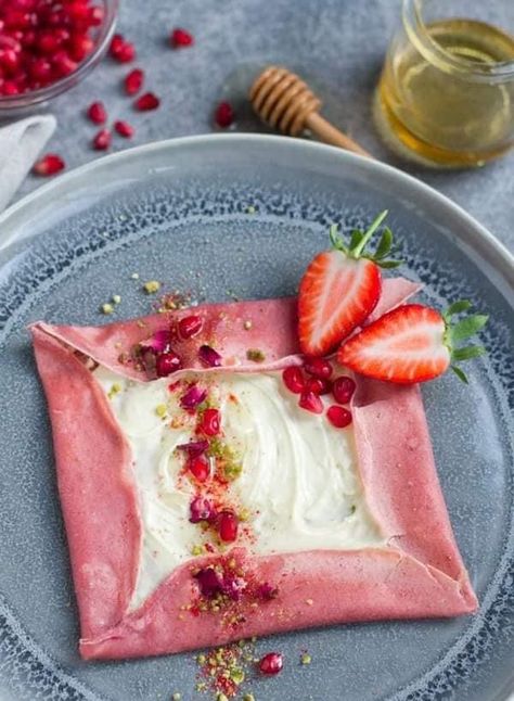 Recipe Crepes, Vegan Crepes Recipe, Vegan Pancake Recipe, Pink Pancakes, Pink Pancake, Vegan Pancake, Vegan Crepes, Vegan Pancake Recipes, Vegan White Chocolate