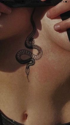 Minimalistic Tattoo, Upper Back Tattoos, Upper Arm Tattoos, Flash Tattoo Designs, Chest Tattoos For Women, Stomach Tattoos, Stylist Tattoos, Back Tattoo Women, Snake Tattoo