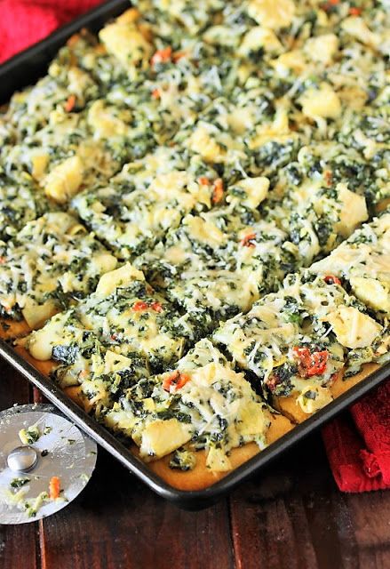 Spinach and Artichoke Dip Party Squares ~ Bake it on a crescent roll crust and turn everyone's favorite Spinach & Artichoke Dip into delicious party squares! Perfect for gobbling up during game day watching. Spinach Squares, Party Squares, Spinach And Artichoke Dip Recipe, Artichoke Appetizer, Dip Party, Finger Sandwich, Perfect Snacks, Tailgate Ideas, Happy Habits