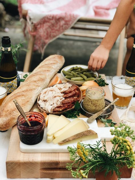 The Ploughman's Lunch | Bev Cooks Ploughmans Lunch Platter, Xmas Lunch Ideas, Ploughmans Platter, Coronation Food, European Lunch, English Lunch, Lunch Platter, Ploughman's Lunch, Ploughmans Lunch