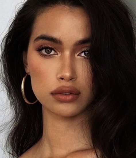 Sunkissed Makeup, Mekap Mata, Minimal Makeup Look, Best Natural Makeup, Prom Makeup Looks, Smink Inspiration, Minimal Makeup, Long Dark Hair, Makijaż Smokey Eye