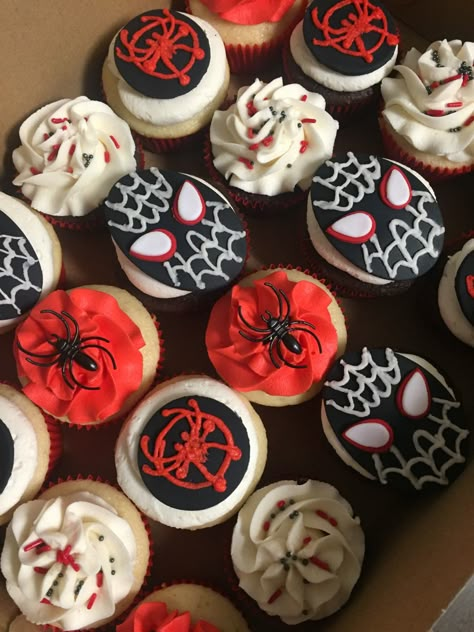 Spider Man Miles Morales Cake, Venom Spiderman Party, Miles Spiderman Cake, Spiderman Birthday Party Miles Morales, Spider Man Miles Morales Birthday Party Ideas, Spin Spiderman Birthday Party, Miles Morales Dessert Table, Spiderman Miles Morales Birthday Party, Miles Morales Spiderman Party