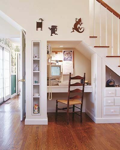 Dreamy and Teeny: 13 Impromptu Office Spaces Stairway Storage, تحت الدرج, Staircase Storage, Wooden Floors, Understairs Storage, Stair Storage, Design Del Prodotto, Under Stairs, Style At Home