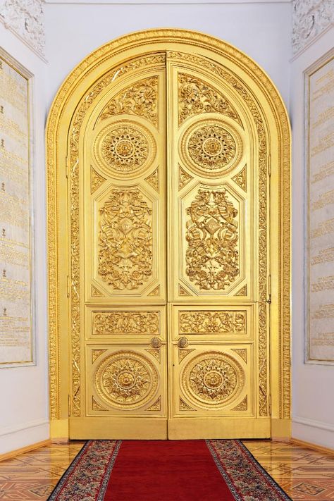 entry door main example for home page Royal Doors, Kremlin Palace, Custom Entry Doors, Iron Entry Doors, Gold Door, Wood Exterior Door, Gorgeous Doors, House Design Exterior, Custom Doors