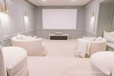 Boho Movie Theatre Room, Pink Home Theater, Coastal Movie Room, White Movie Room, Preppy Basement, White Media Room, Small Movie Theater, Movie Theater Ideas, Luxury Basement Ideas