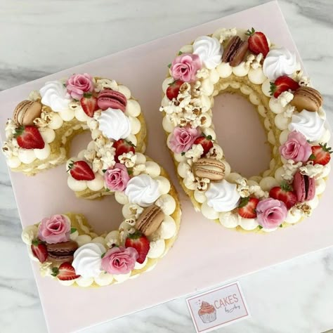 22 Stunning 30th Birthday Cake Ideas For Women. - The Perfect Cake Idea 30th Birthday Cupcake Ideas For Women, 30th Birthday Cake Ideas, 30th Birthday Party Food, Birthday Cake Ideas For Women, 30th Birthday Party Women, Cake Ideas For Women, 30th Birthday Cake For Women, 30th Birthday Cupcakes, 30th Birthday Party Themes