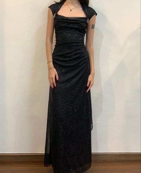 Black Glitter Gown, 90s Prom Dresses, Dresses 90s, Glitter Gown, 90s Prom Dress, Prom Dress Inspo, Formal Prom Dress, Prom Dresses Formal, Prom Dresses Vintage