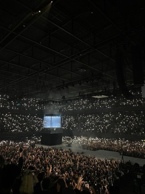 #concert #kendrick #amsterdam Kendrick Concert, Kendrick Lamar Concert, Singer Lifestyle, Concert Stage, Dream Concert, Kendrick Lamar, Season 1, Amsterdam, Vision Board