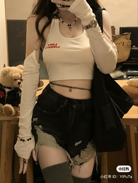 Revealing Korean Outfit Casual, Girly Acubi Fashion, Kawaii Fashion Outfits, Ulzzang Fashion, Mode Inspo, Kpop Fashion Outfits, Edgy Outfits, Kpop Outfits, Kpop Fashion