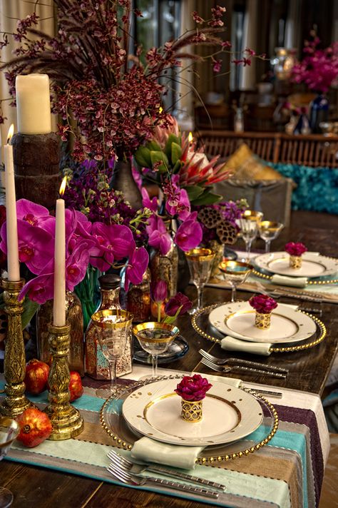 Bohemian Table Settings, Bohemian Table, Bohemian Wedding Decorations, Table Setting Inspiration, Beautiful Table Settings, Wedding Table Settings, Table Flowers, Bohemian Wedding, Trendy Wedding