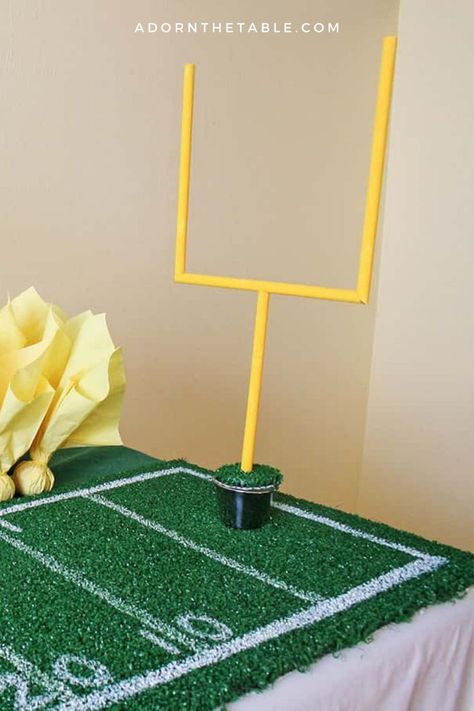 Superbowl Table Decor, Football Centerpiece Ideas Banquet Tables, Super Bowl Table Decorations, Football Paper Crafts, Football Centerpiece Ideas Dollar Stores, Super Bowl Party Decorations Diy, Football Party Centerpieces Diy, Football Party Table Decorations, Football Table Decor