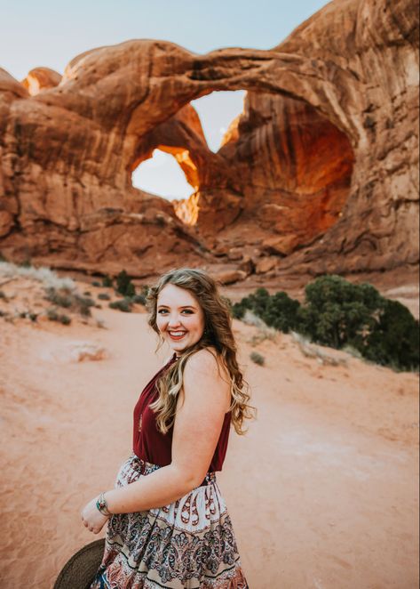 Arches National Park Senior session! Arches National Park Photoshoot, National Park Senior Pictures, Badlands Senior Pictures, Utah Senior Photos, Moab Photoshoot, Addison Photos, Senior Year Pictures, Senior Szn, Garden Of The Gods