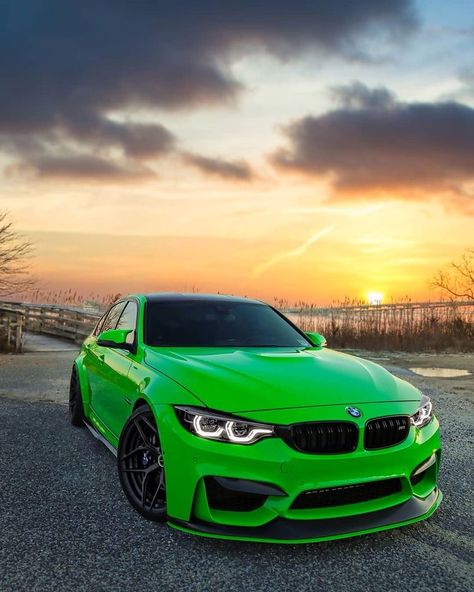 Bmw M Wallpapers, Bmw Green, Bmw Wallpaper, Girl Riding Motorcycle, Luxury Cars Bmw, Bmw Sports Car, Style Vert, Serie Bmw, Bmw Girl