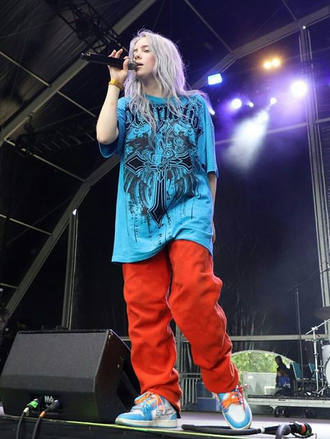 Billie Eilish Tomboy Outfits, Billie Eilish Tomboy, Billie Eilish Stage Outfits, Billie Eilish Red Roots, Billie Eilish Sexiest, Billie Eilish Fashion, Billie Eilish Outfits, Tomboy Outfits, Alternative Outfits