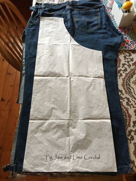 Double Sided Apron, Apron Made From Jeans, Aprons From Jeans, Jeans Pockets Ideas, Simple Apron Pattern, Apron From Jeans, Make An Apron, Återvinna Jeans, Apron Pattern Free