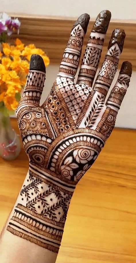 Meganthi Design, Henna Designs Simple, Front Mehndi Design, Simple Mehendi Designs, Tato Henna, Full Hand Mehndi, Mehndi Designs For Kids, Very Simple Mehndi Designs, Simple Mehndi Designs Fingers