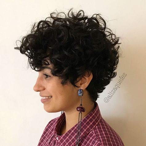 Naturally Curly Pixie Hairstyle Tapered Pixie, Curly Cuts, Curly Pixie Hairstyles, Short Curly Pixie, Curly Hair Photos, Short Curly Haircuts, Natural Wavy Hair, Black Curly, Haircuts For Curly Hair