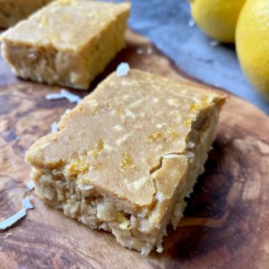 Protein Lemon Bars, Protein Bar Recipe Healthy, Homemade Protein Bars Healthy, Lemon Protein, Bars Recipes Healthy, Betty Rocker, Clean Treats, Low Calorie Protein, Coconut Protein