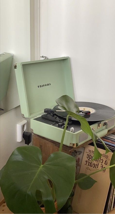 Green Inspo, Mint Aesthetic, Mint Green Aesthetic, Sage Green Wallpaper, Green Pictures, Dark Green Aesthetic, Vinyl Record Player, Green Photo, Green Interiors